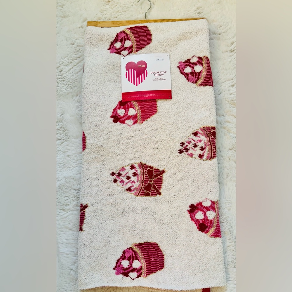 XOXO Cupcake Throw in Red and Cream